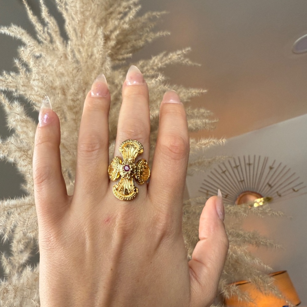 18K Solid Yellow Gold Byzantine Ring With Stone